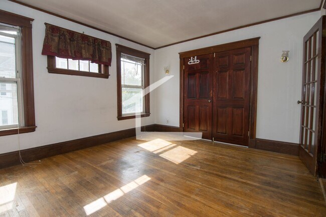 Foto del edificio - Stunning 3 Bed Right In Brighton Center! A...