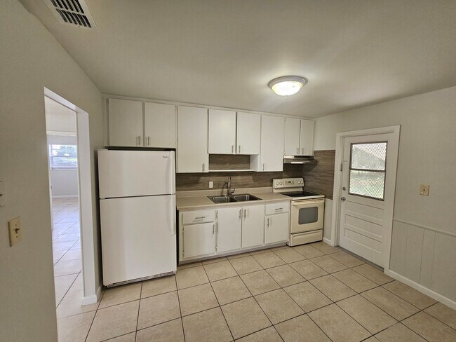 Foto del edificio - Beautiful and cozy 2/1 apartment available now!