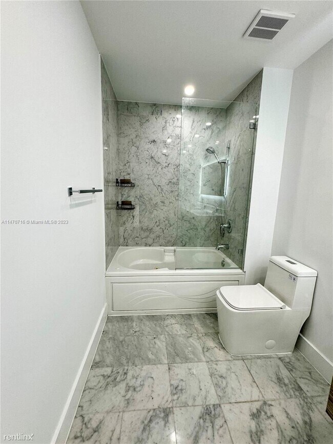 Foto del edificio - 2 br, 2 bath Condo - 31 SE 5th St Apt 4214...