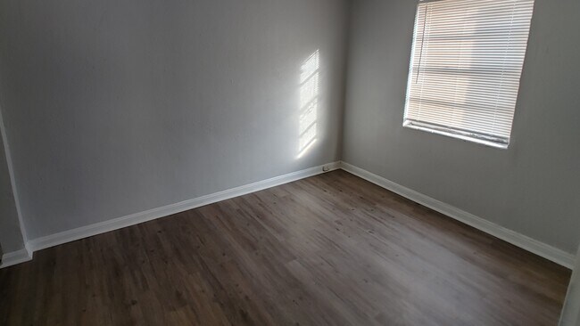 Foto del edificio - 930 Eaverson St