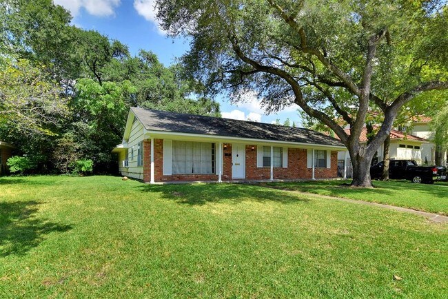 Building Photo - 5106 Beechnut St