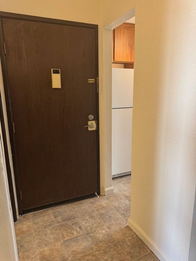 Building Photo - Downstairs Carson Park Condominium