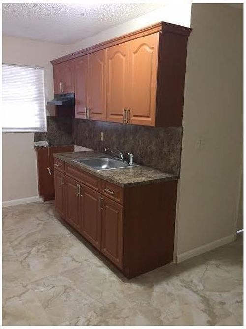 Building Photo - 1845 Lauderdale Manor Dr