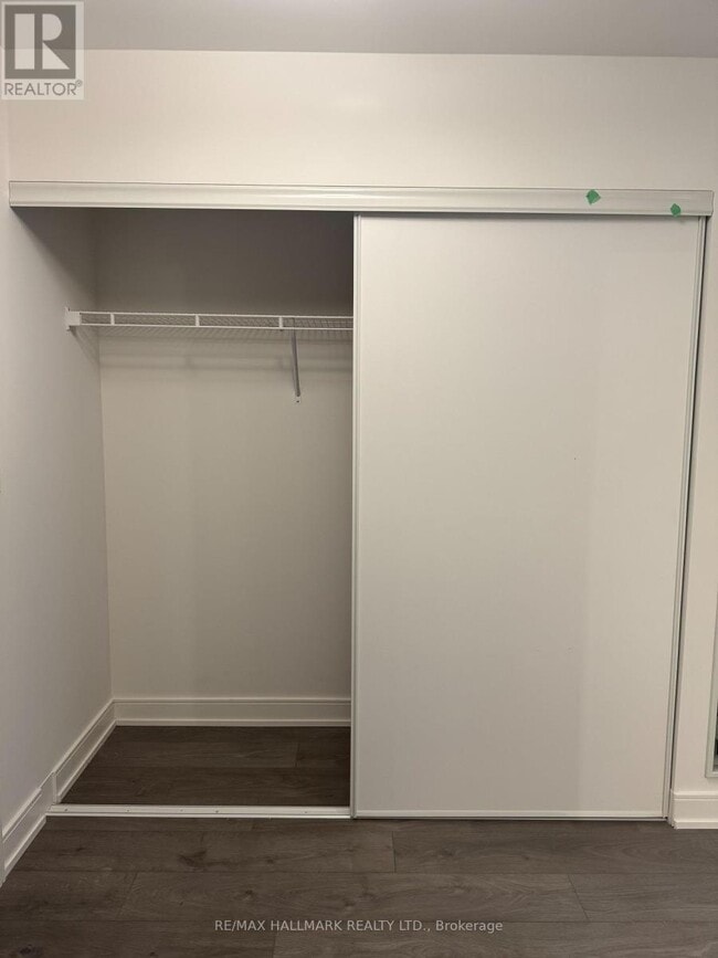 Photo du bâtiment - 705 Davis Dr