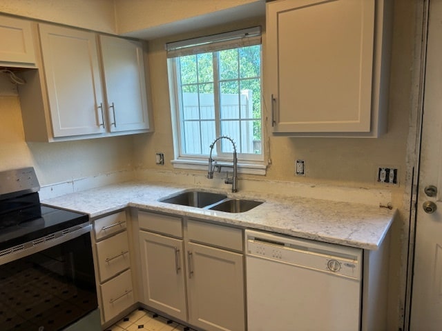 Kitchen - 1699 S Trenton St
