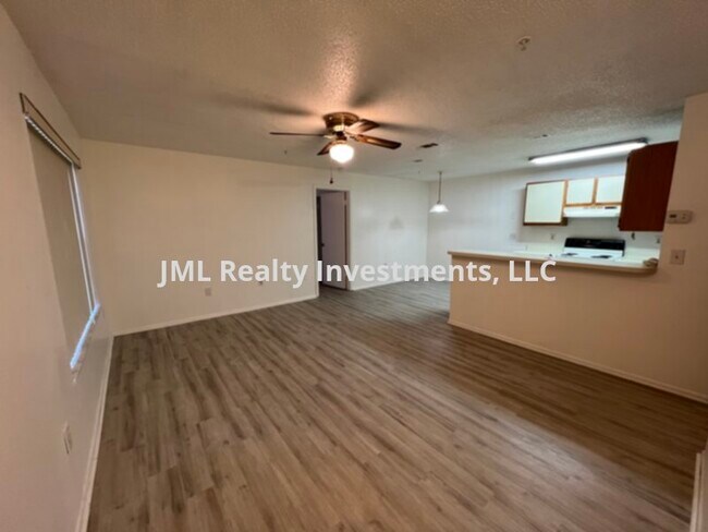 Building Photo - 2 bedroom 2 bath second story condo for re...