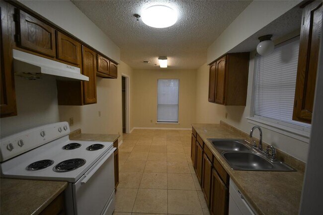 Building Photo - 2631 Woodmont Trail