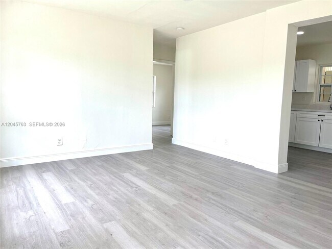 Foto del edificio - 1004 SW 24th Ave