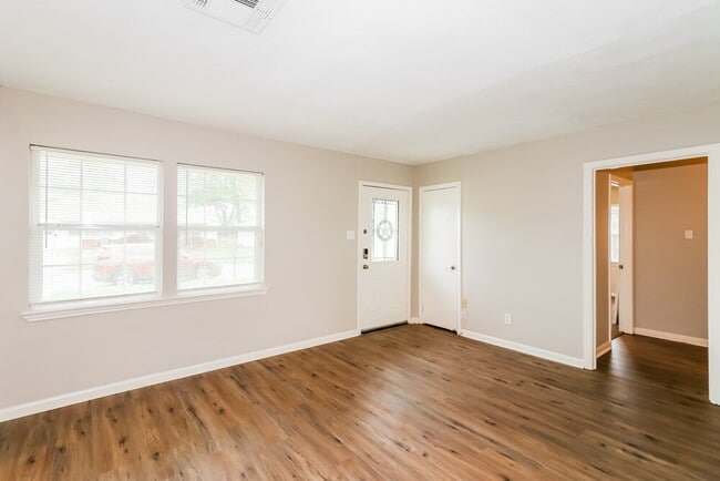 Building Photo - 1202 Trimm Ave