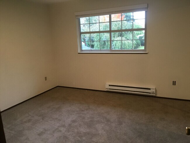 Building Photo - 739000