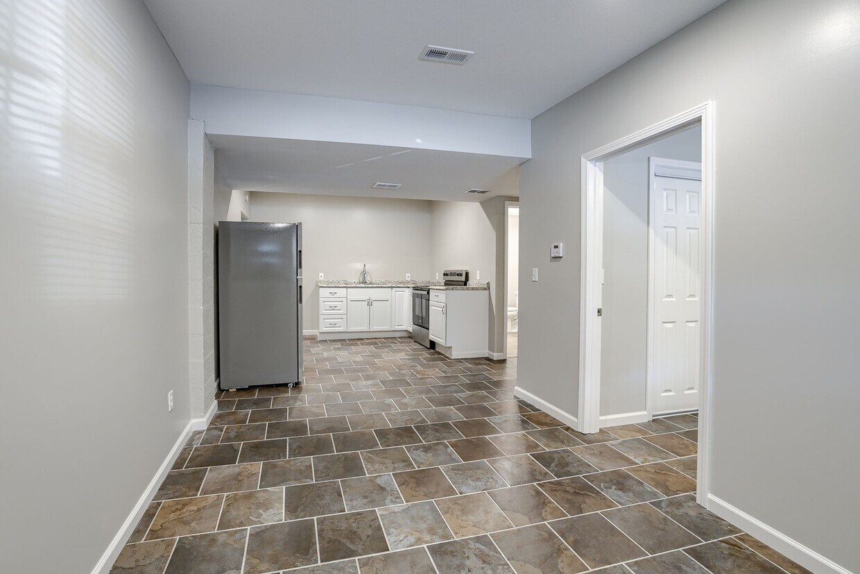 87188720 2 Unit 8718 E. Winner Road, Independence, MO 64053 Room for