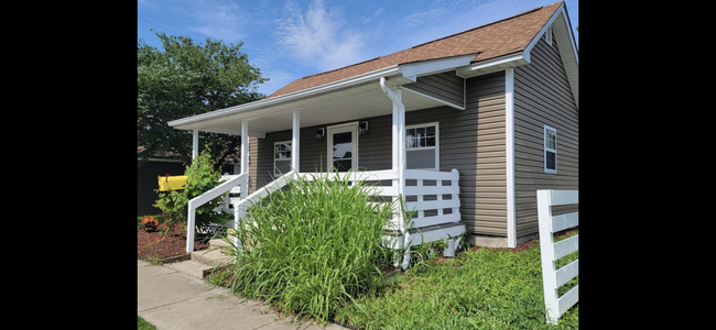 Building Photo - 513 S Pickaway St