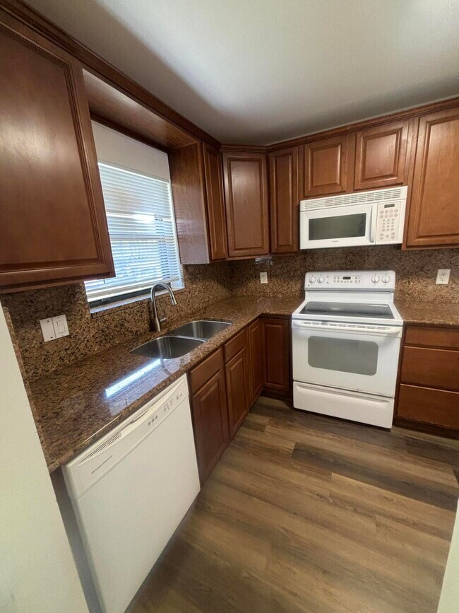Foto del edificio - 21909 Lake Forest Cir