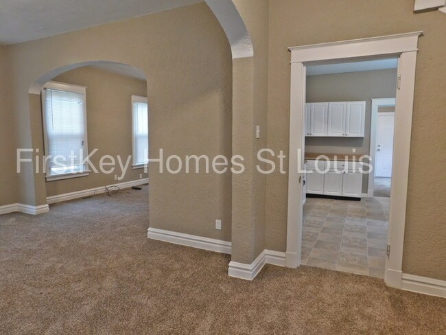 Foto del edificio - 1283 Purcell Ave