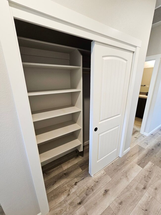 Building Photo - 1400 Dahlia St