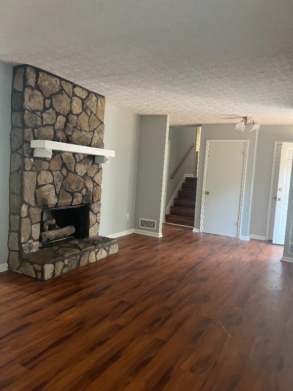 Foto del edificio - 1675 Oak Ridge Way NW
