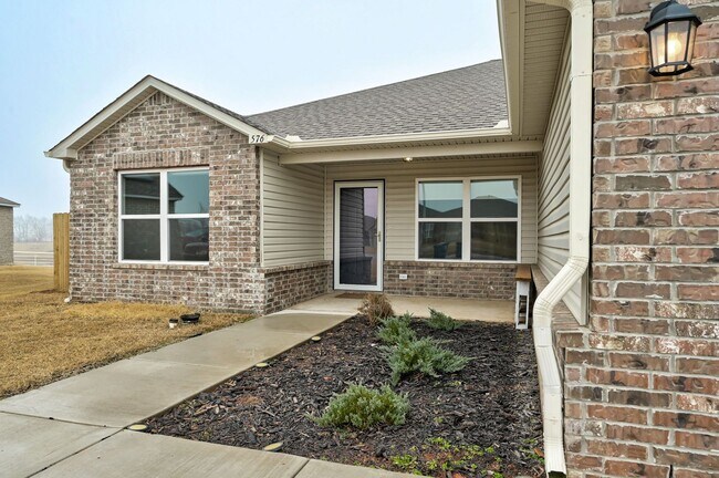 Foto del edificio - Charming & Spacious 3-Bed 2 Bath Home in F...