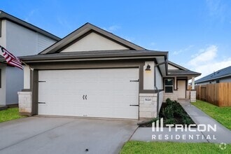 Building Photo - 5120 Saddle Clb Dr