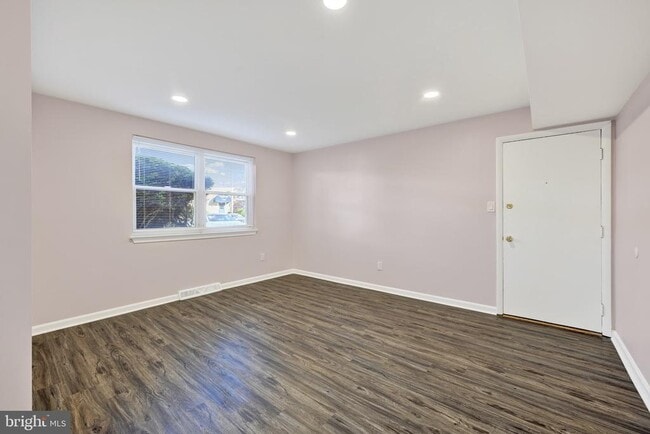 Building Photo - 4411 Falls Bridge Dr