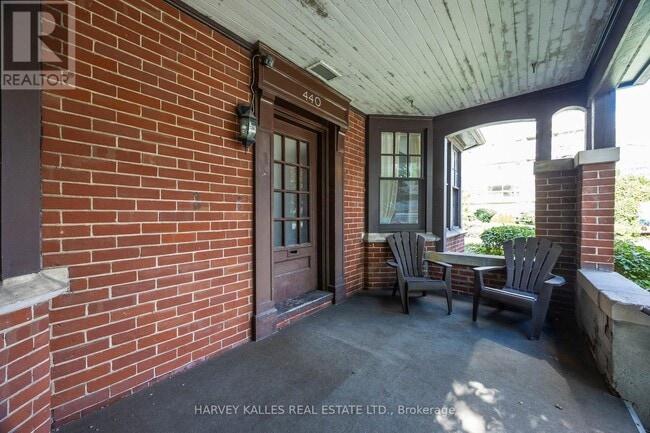 Building Photo - 440 Avenue Rd