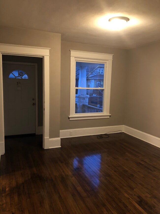 Living room - 3529 N 25th St