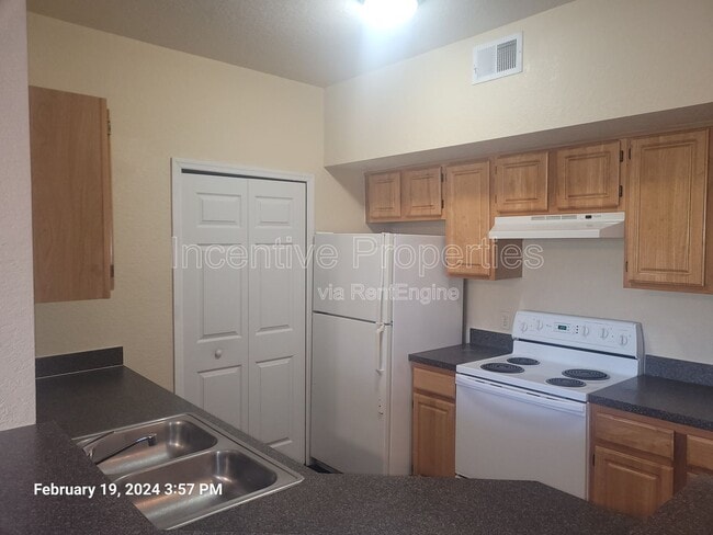 Photo - 6071 Westgate Dr Apartment