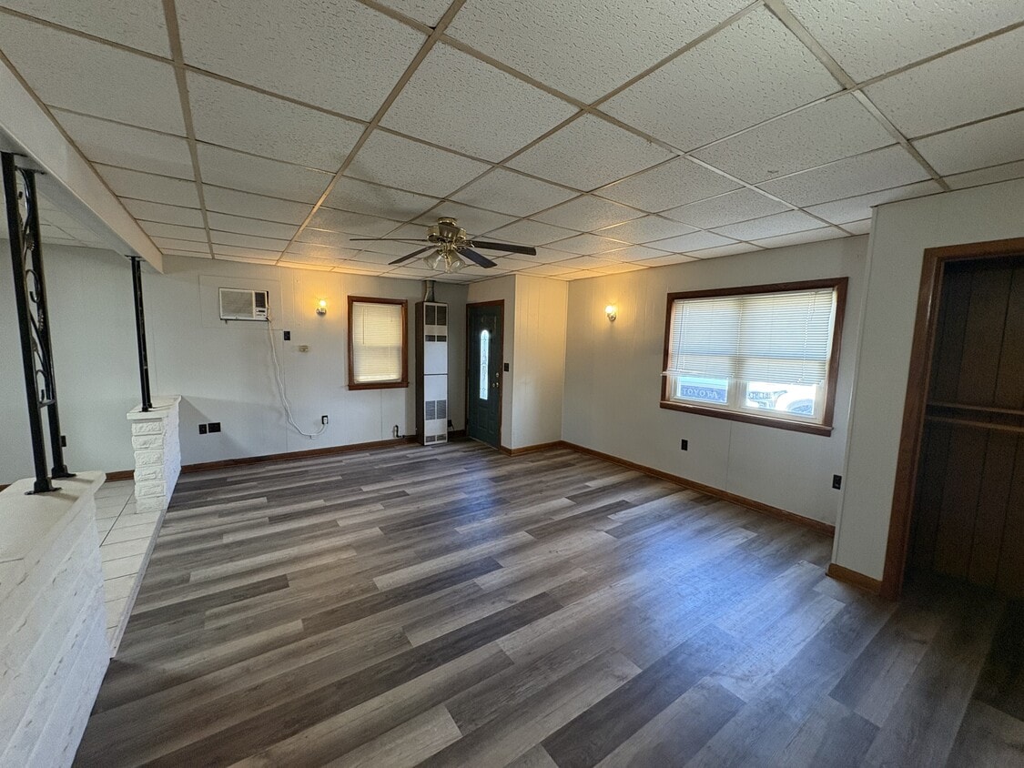 Building Photo - 500 N Van Buren St