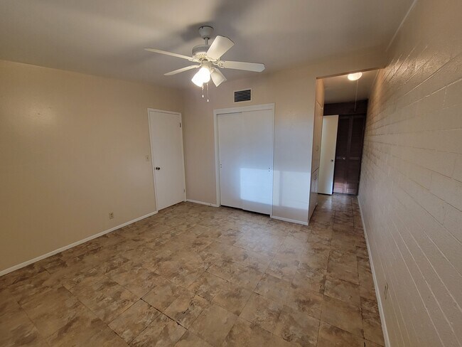 Foto del edificio - 3423 E Flower St