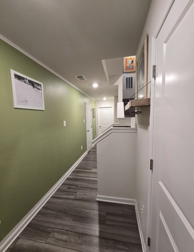 Foto del edificio - 106 Extrovert Dr