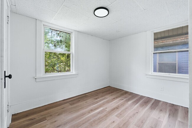Foto del edificio - 3 BR - Classic Charm Meets Modern Living