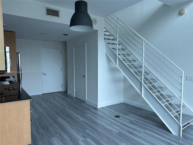 Foto del edificio - 60 SW 13th St