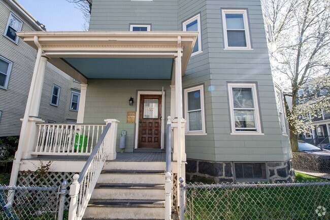 Building Photo - 67 Romsey St