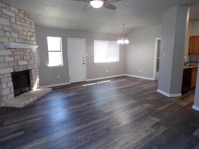 Foto del edificio - 5006 Parkwood Dr