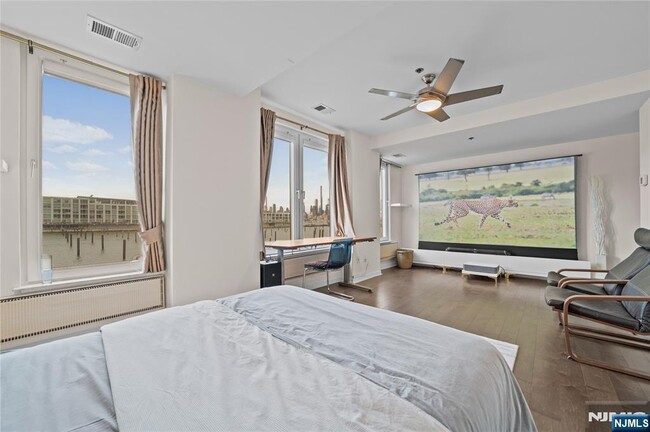 Foto del edificio - 600 Harbor Blvd