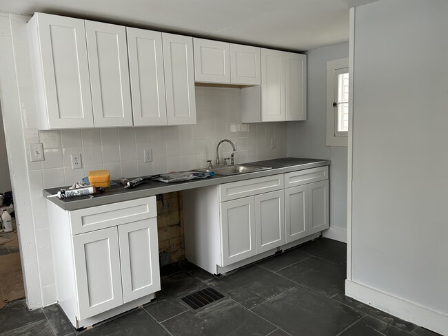 Building Photo - 10 Rochester St