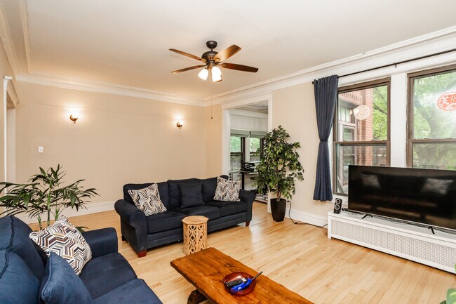 Foto del edificio - 5142 S Greenwood Ave