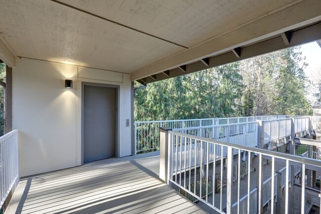 Building Photo - Spacious 2bd + DEN, 1.75ba Condo available in the heart of Issaquah!