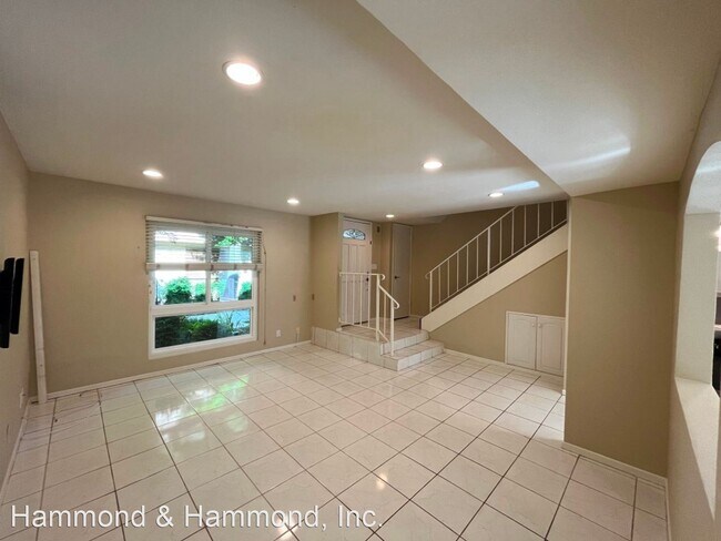 Building Photo - 2 br, 1.5 bath House - 4061 Yankee Dr.