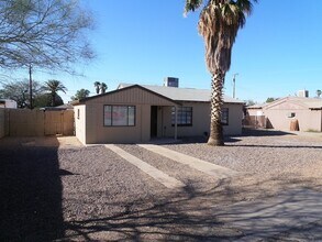 Building Photo - 2310 S Holly Stravenue