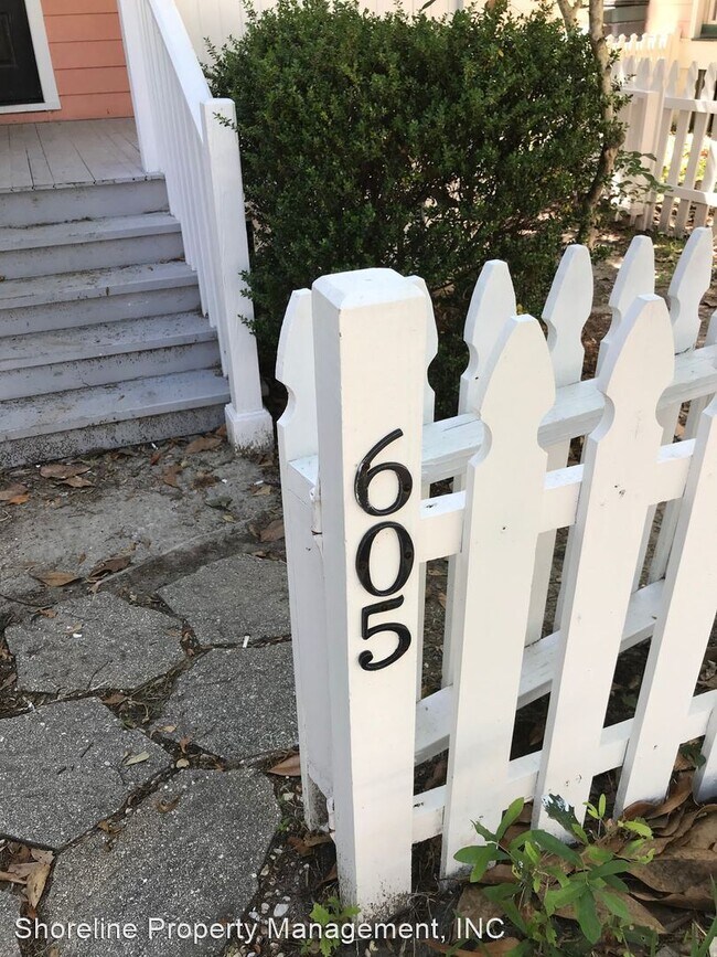 Foto del edificio - 2 br, 1 bath House - 605 Cottage Square Lane