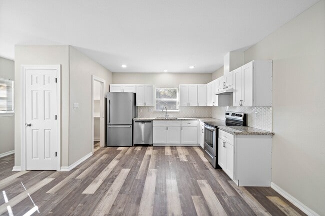 Building Photo - 9118 Sandra St