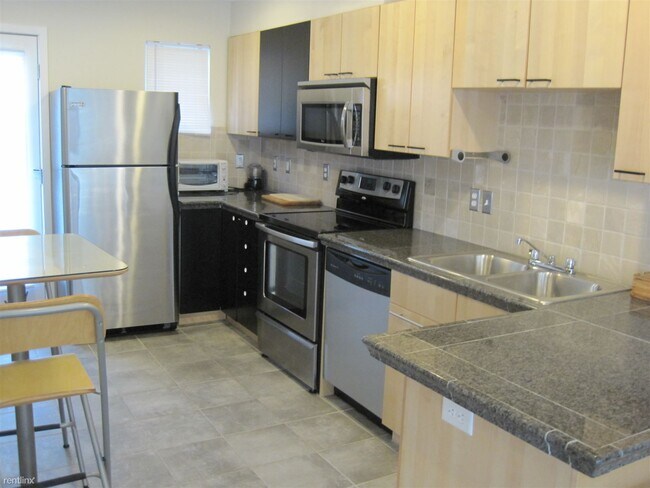 Building Photo - 3 br, 3 bath House - 930 Church St Unit B
