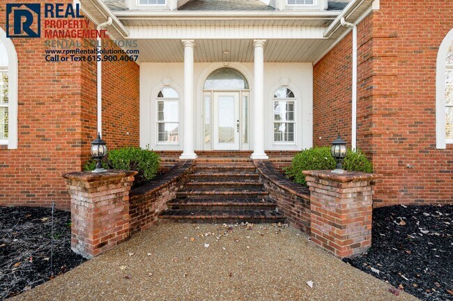 Foto del edificio - Great 4 bedroom home PLUS bonus and Garage...