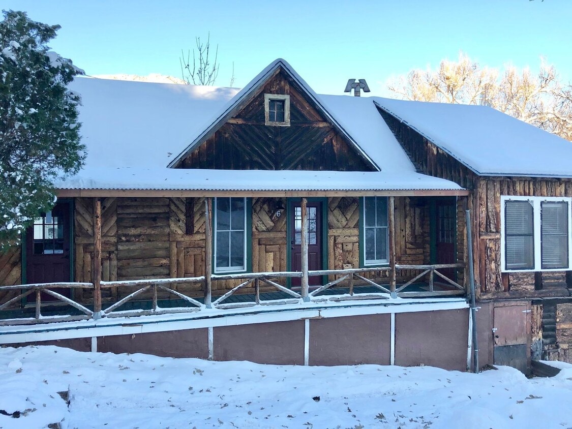 Renovated 2-Bedroom Standalone Home - Renovated 2-Bedroom Standalone Home