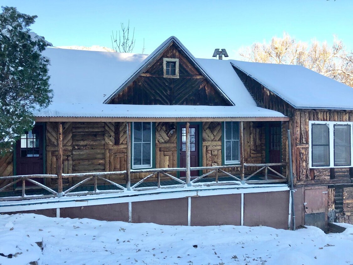 Foto principal - Renovated 2-Bedroom Standalone Home