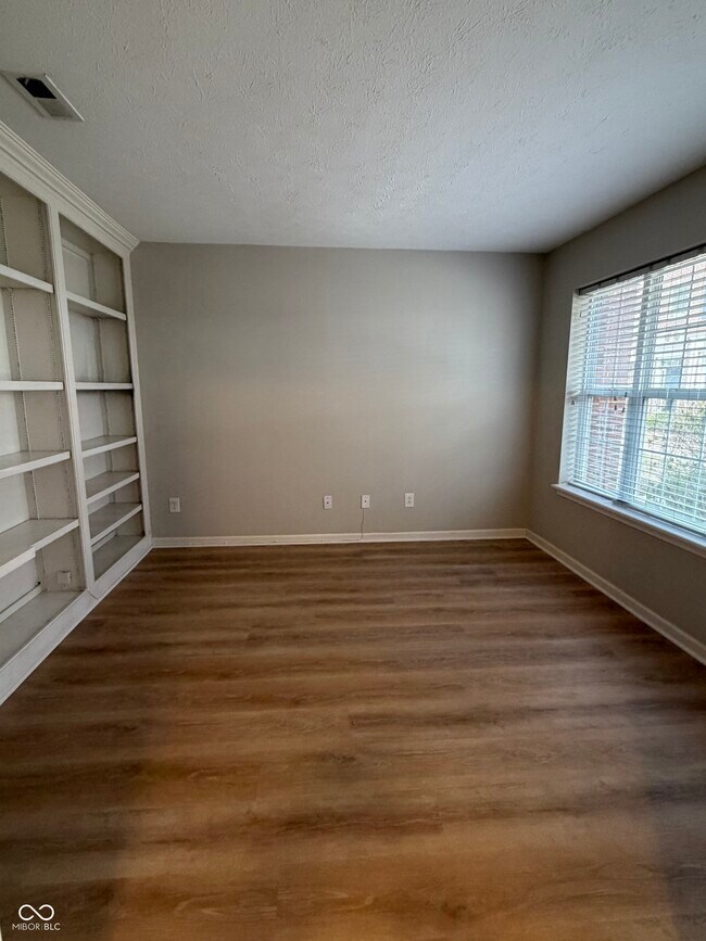 Foto del edificio - 11935 Riley Dr