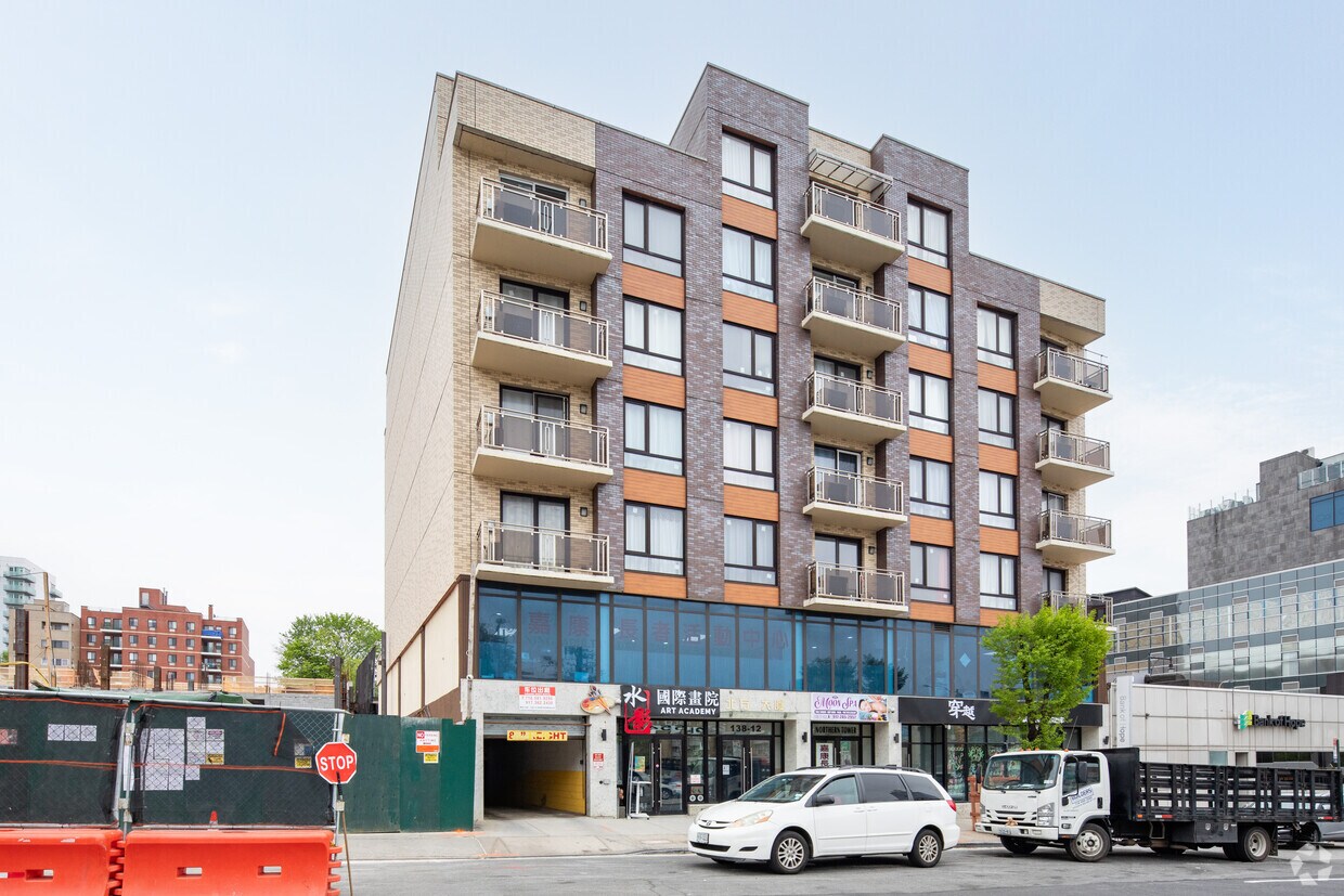 Primary Photo - 13812 Northern Blvd
