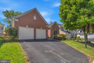 Building Photo - 46855 Willowood Pl