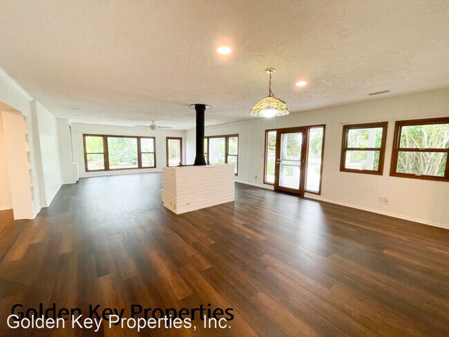 Building Photo - 3 br, 2 bath House - 2498 Majella Road