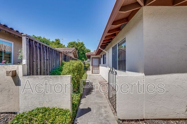 Building Photo - 1662 Merriton Ct